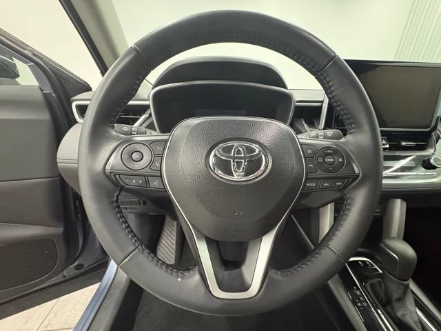Used 2025 Toyota Corolla Cross XLE FWD image 14