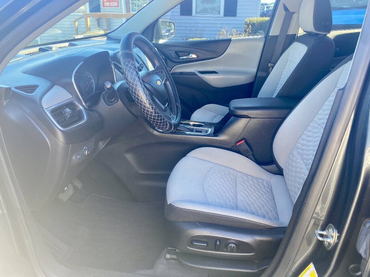 Used 2020 Chevrolet Equinox LS w/ LS Convenience Package FWD image 17