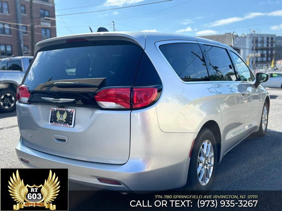 Used 2023 Chrysler Voyager LX FWD image 6