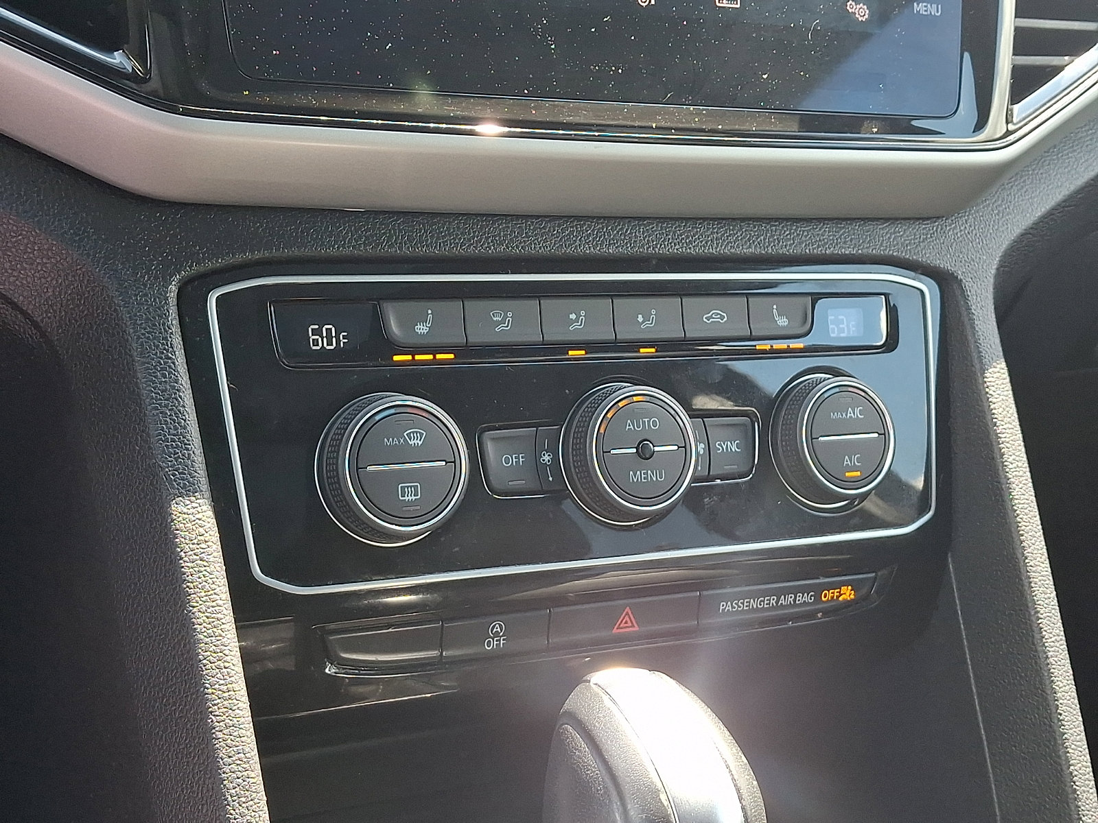 Certified 2022 Volkswagen Atlas Cross Sport SE w/ Panoramic Sunroof Package image 16