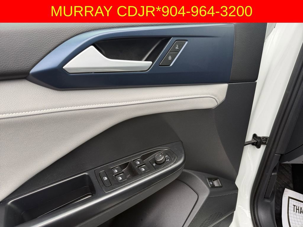 Used 2024 Volkswagen Taos SE image 19