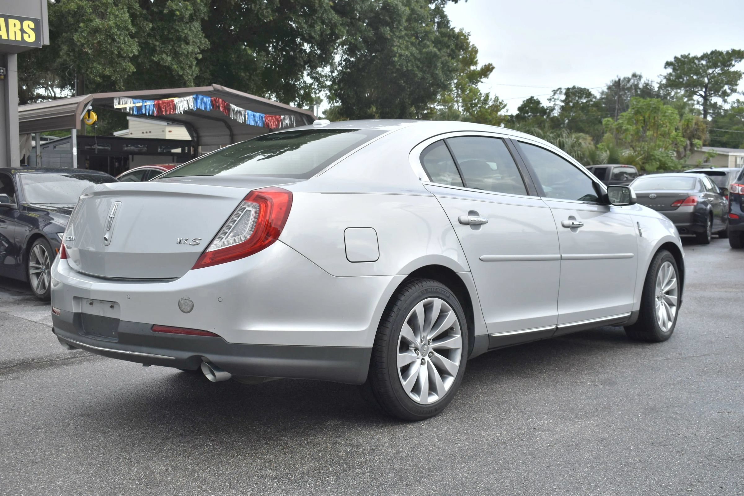 Used 2014 Lincoln MKS FWD image 3