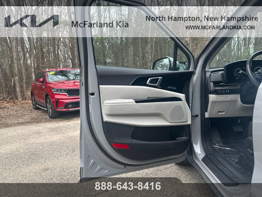 Used 2024 Kia Carnival SX FWD image 11