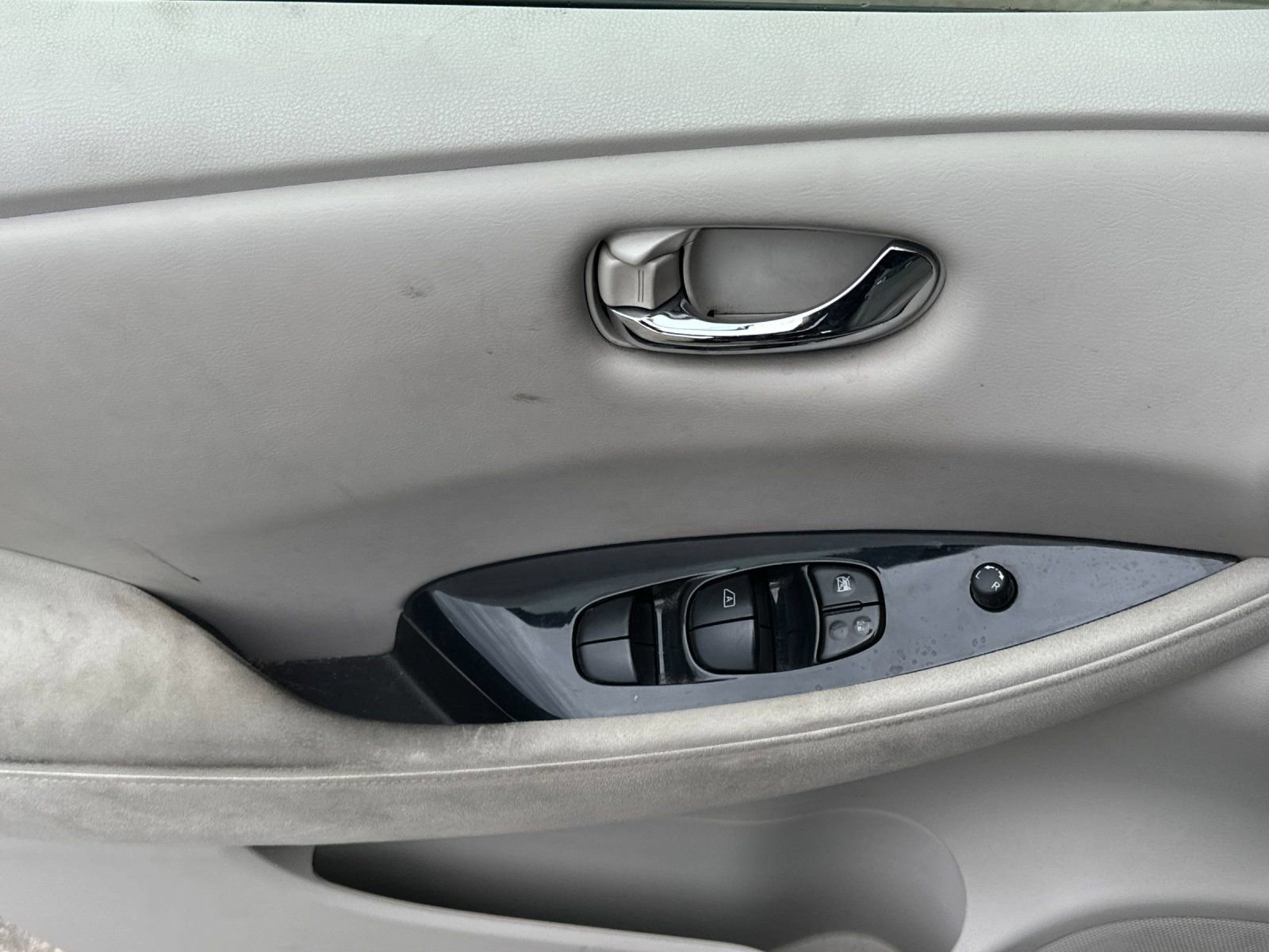 Used 2012 Nissan Leaf SL image 10