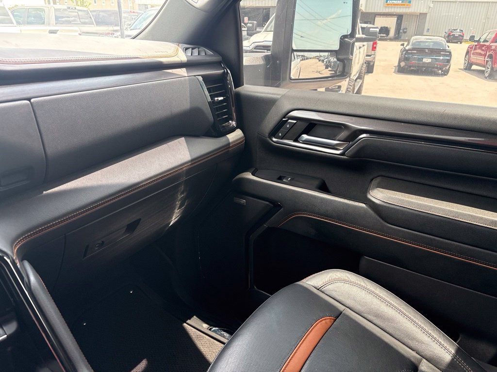 Used 2024 GMC Sierra 2500 AT4 w/ AT4 Preferred Package AWD/4WD image 10
