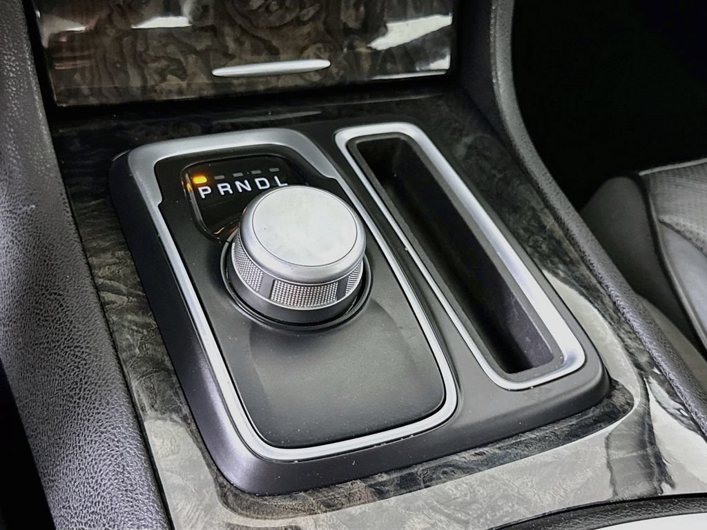 Used 2019 Chrysler 300 Limited RWD image 17