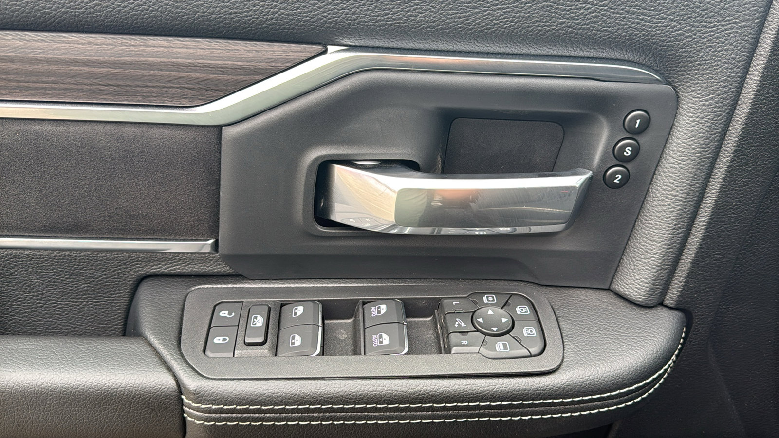 New 2026 RAM 2500 Laramie AWD/4WD image 15