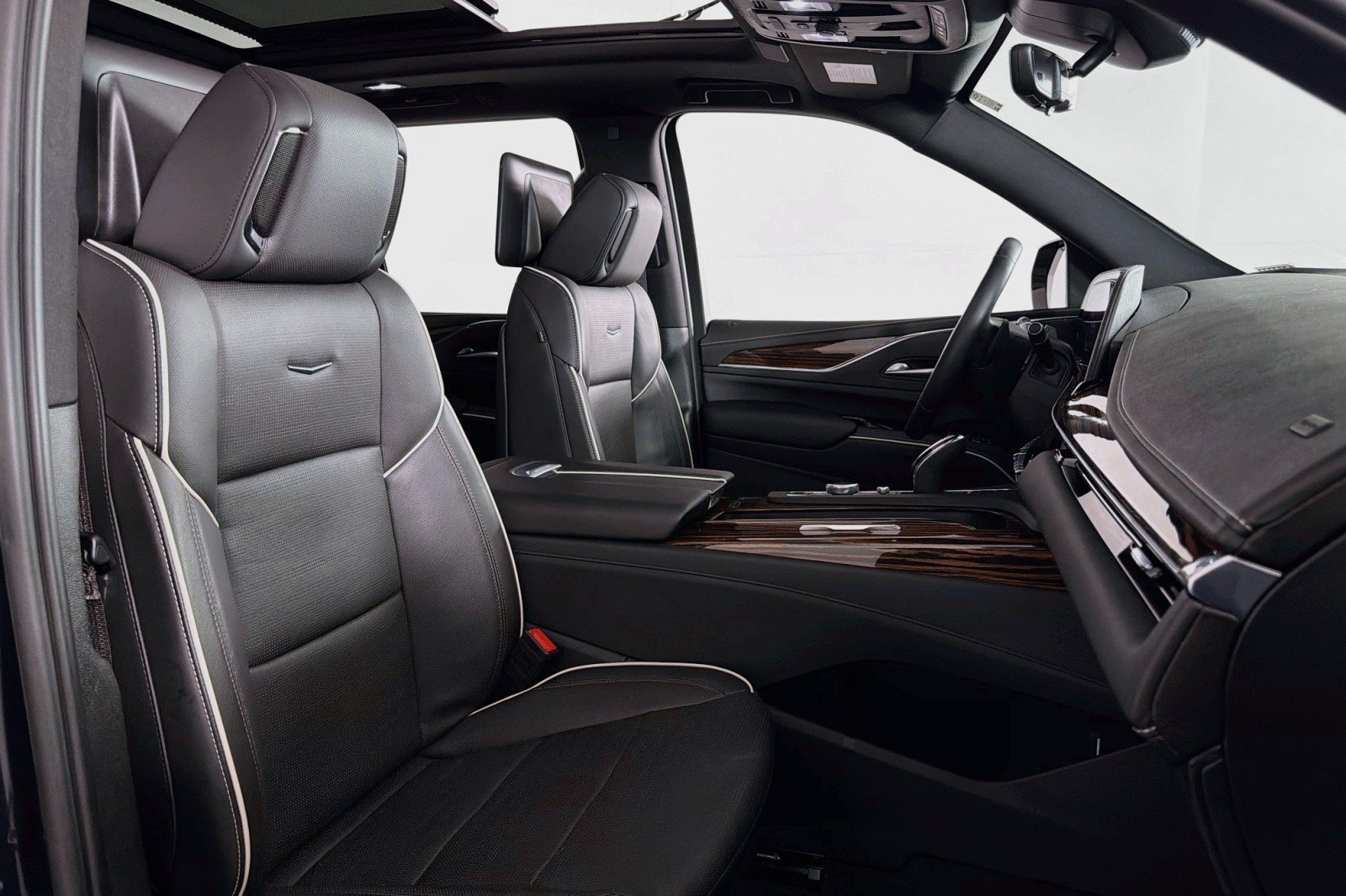 Used 2024 Cadillac Escalade Premium Luxury w/ LPO, Floor Liner Package AWD/4WD image 7
