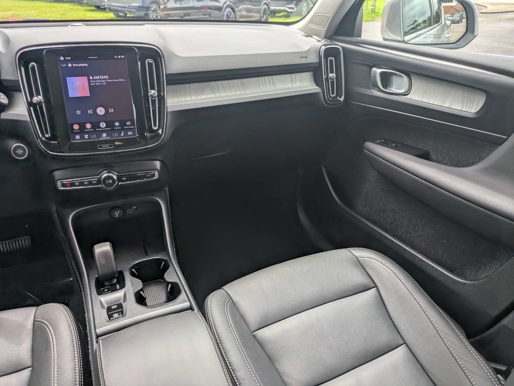 Certified 2025 Volvo XC40 B5 Core AWD/4WD image 18