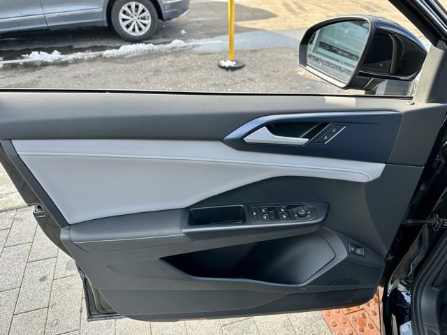 Certified 2024 Volkswagen Taos SE image 10