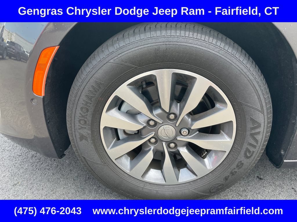 Used 2020 Chrysler Pacifica Touring-L Plus FWD image 12