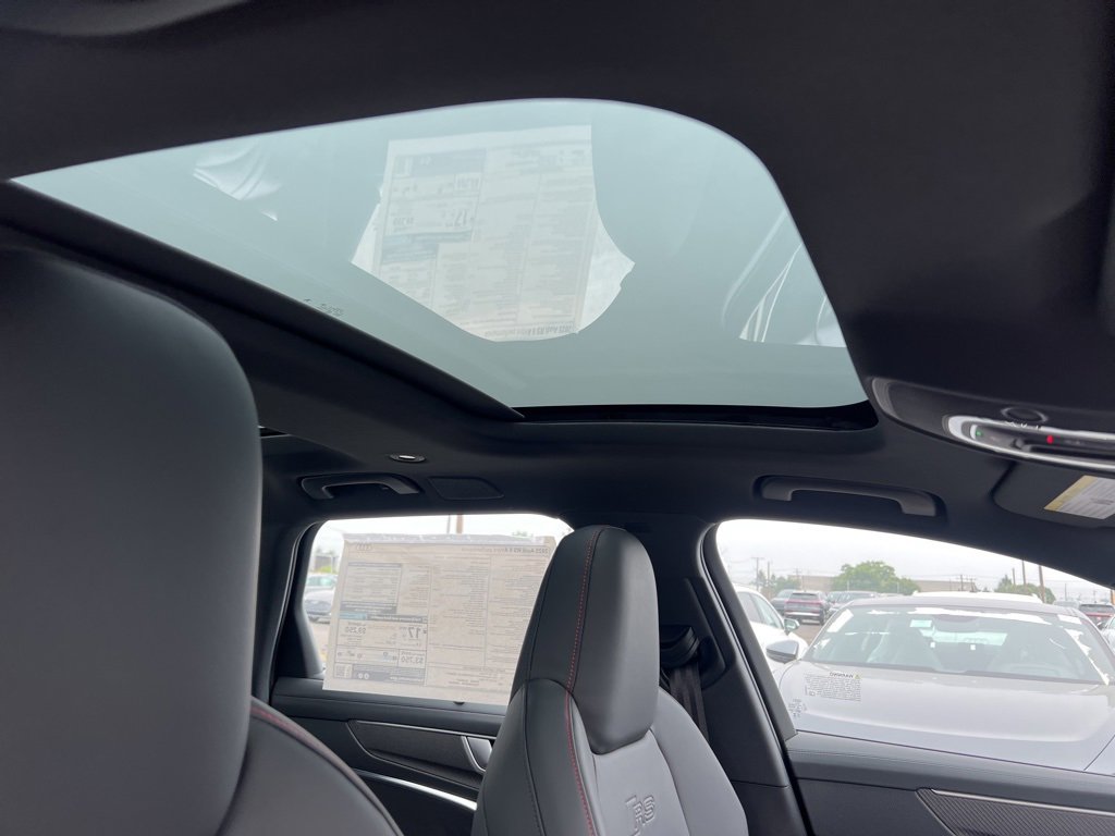 New 2025 Audi RS 6 performance image 13