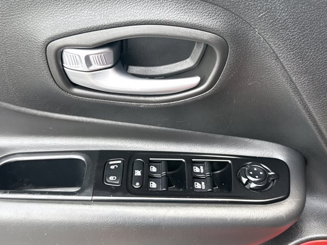 Used 2020 Jeep Renegade Trailhawk AWD/4WD image 15