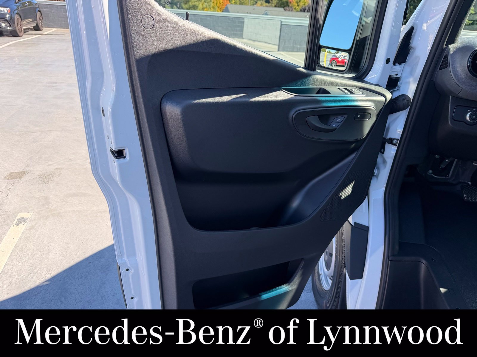 Used 2025 Mercedes-Benz Sprinter 2500 image 14