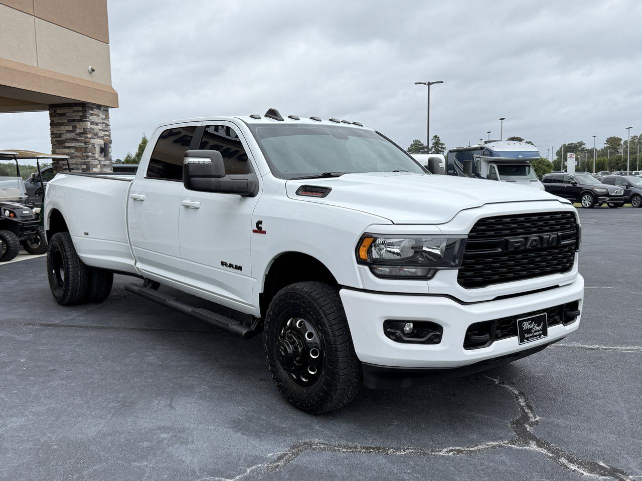 Used 2024 RAM 3500 Big Horn w/ Night Edition AWD/4WD image 6