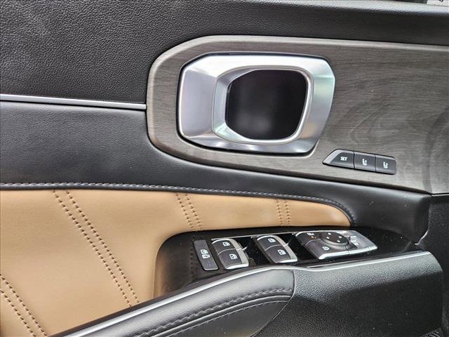 Used 2025 Kia Sorento SX Prestige w/ Olive Brown Leather Package AWD/4WD image 22