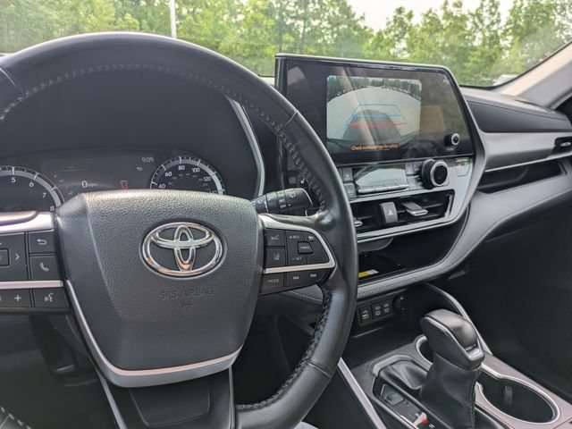 Used 2023 Toyota Highlander XLE AWD/4WD image 35