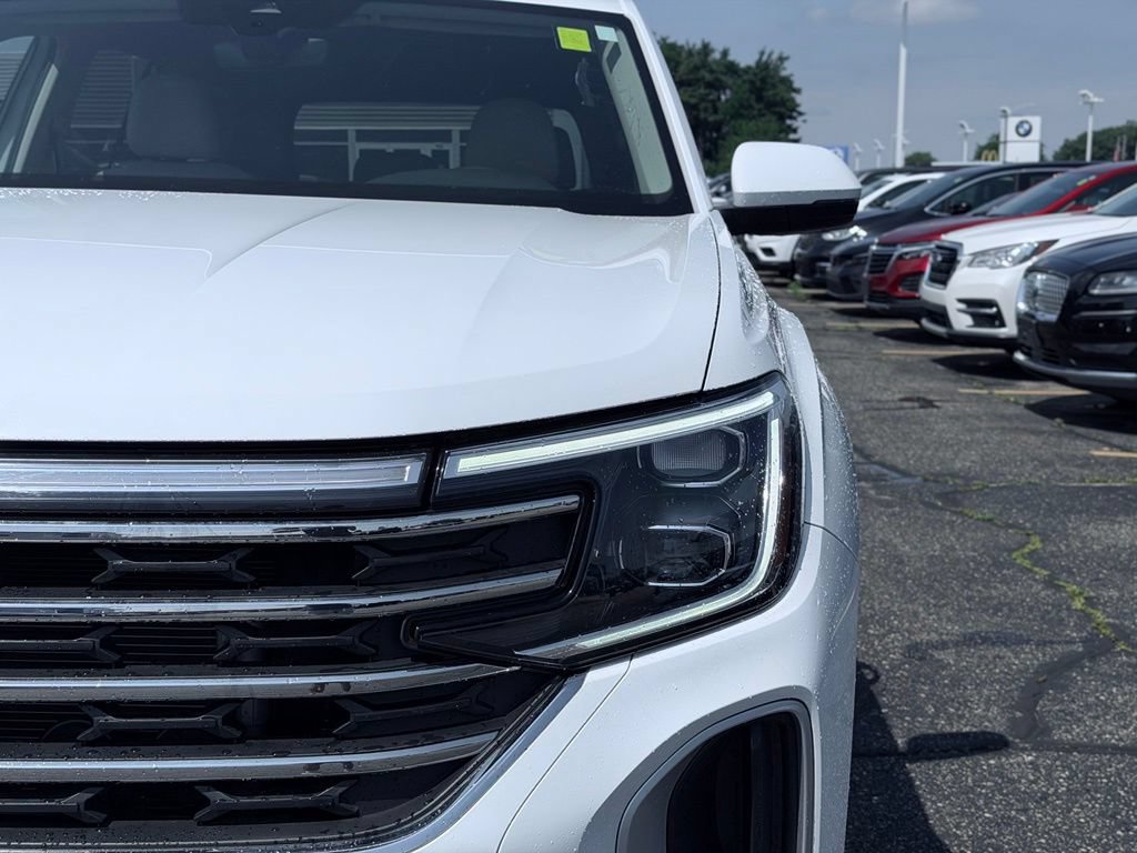 Used 2024 Volkswagen Atlas SE AWD/4WD image 3
