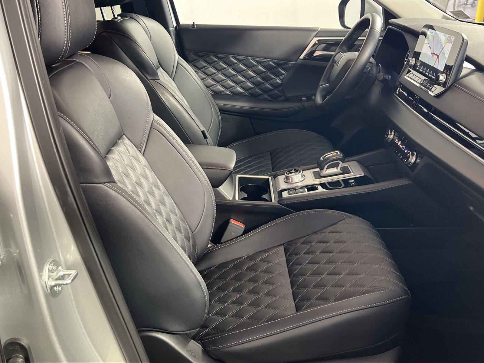 Used 2024 Mitsubishi Outlander SEL image 29