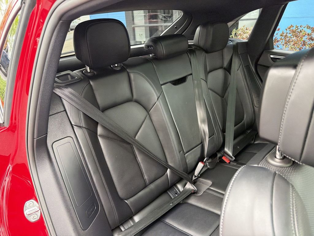 Used 2022 Porsche Macan w/ Premium Package Plus image 28