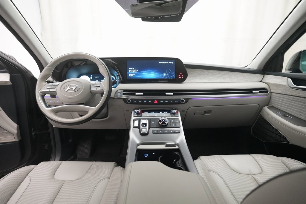 Used 2023 Hyundai Palisade Calligraphy w/ Winter Package image 5