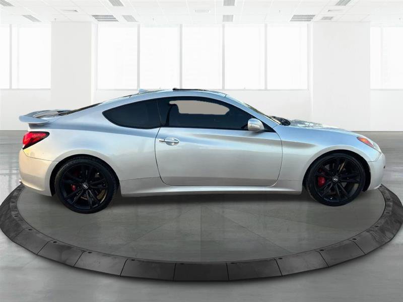 Used 2012 Hyundai Genesis 3.8 RWD image 6
