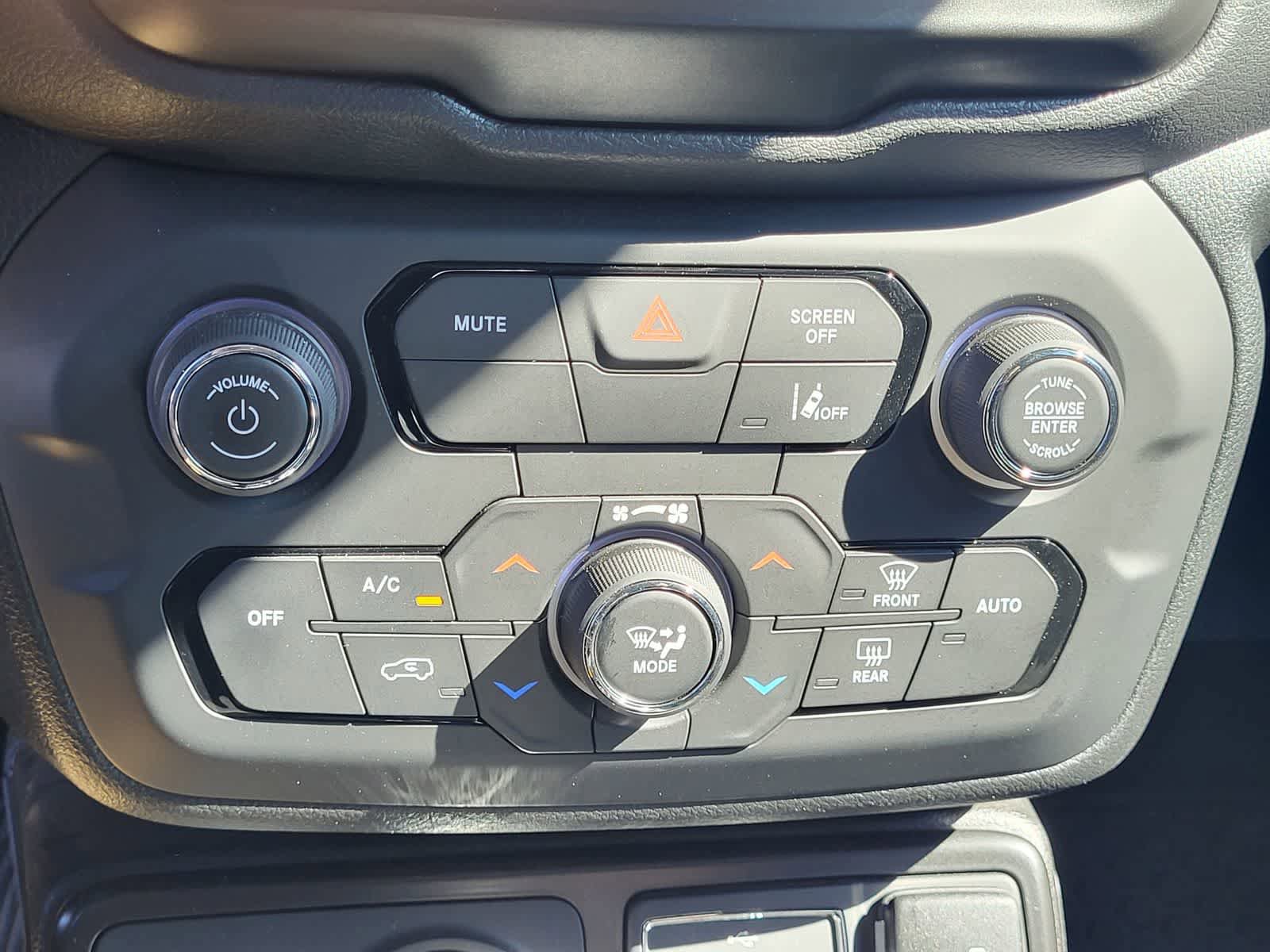 Used 2023 Jeep Renegade Latitude AWD/4WD image 22