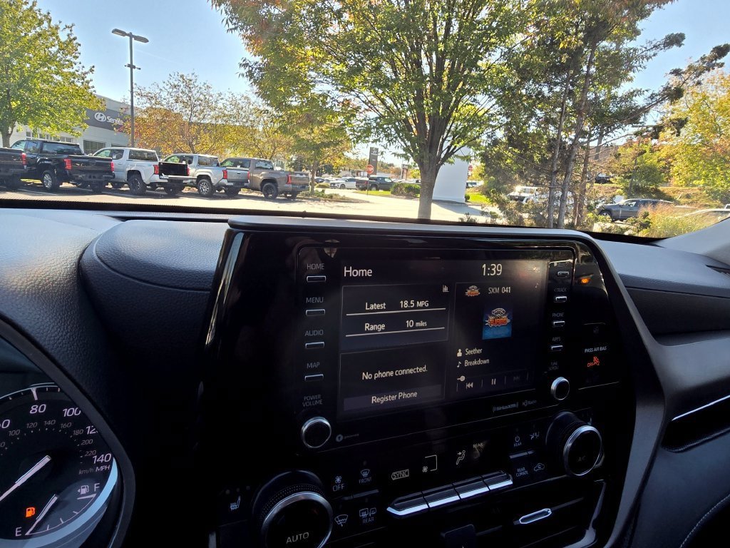 Certified 2022 Toyota Highlander XLE AWD/4WD image 24