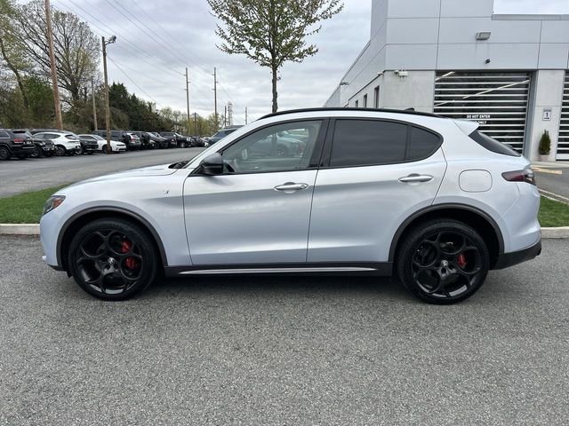 Used 2024 Alfa Romeo Stelvio Ti w/ Performance Driving Package AWD/4WD image 5