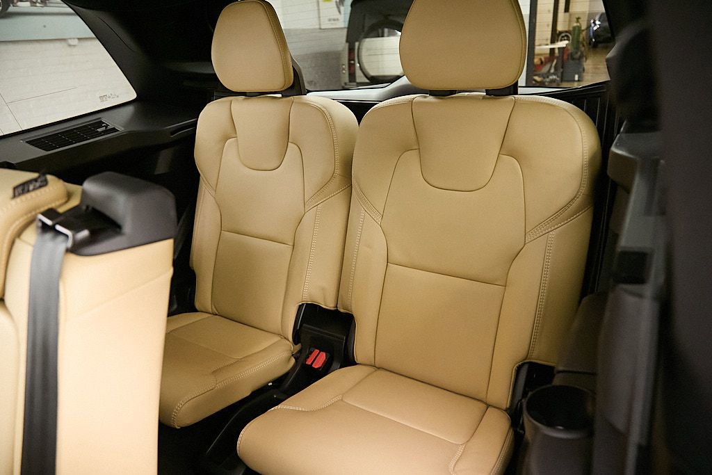 Certified 2024 Volvo XC90 T8 Ultimate w/ Protection Package image 25