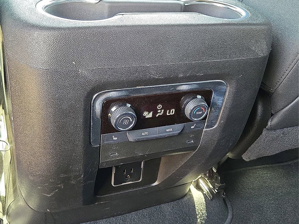 Used 2025 Chevrolet Tahoe Premier image 16