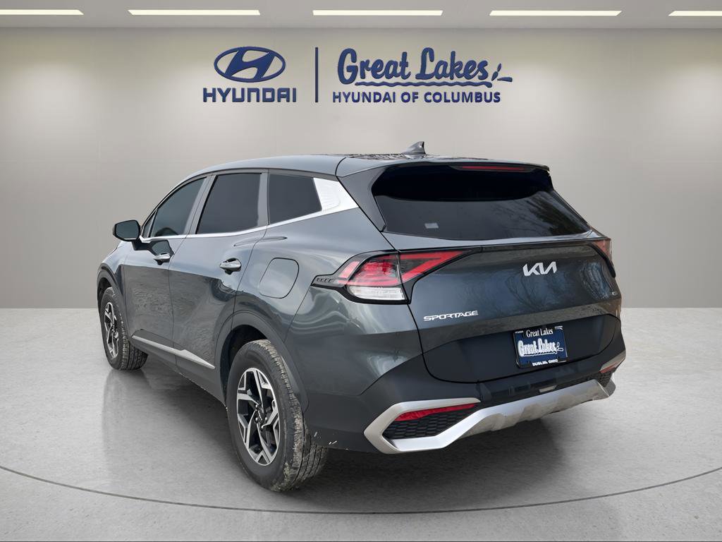 Used 2024 Kia Sportage LX image 3