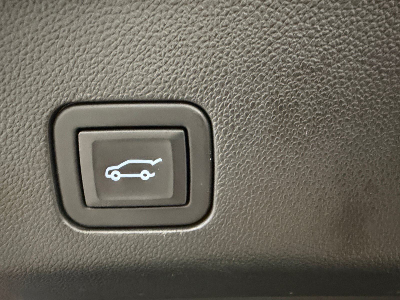 Used 2024 GMC Yukon XL Denali w/ Advanced Technology Package RWD image 19