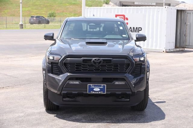 Used 2025 Toyota Tacoma TRD Sport w/ TRD Sport Premium Package AWD/4WD image 4