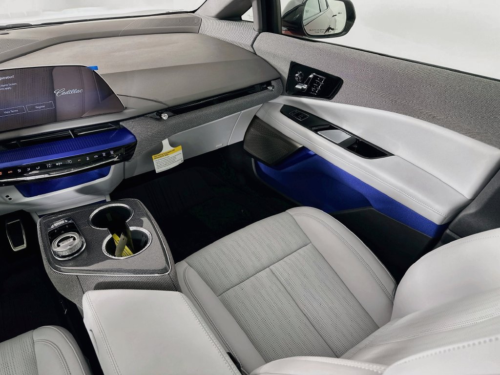 New 2027 Cadillac Optiq Premium Sport w/ LPO, Floor Liner Package AWD/4WD image 30