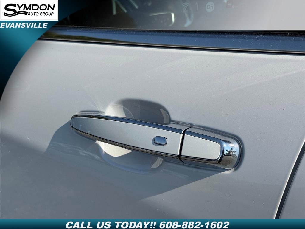 Used 2023 Chevrolet Equinox Premier image 6