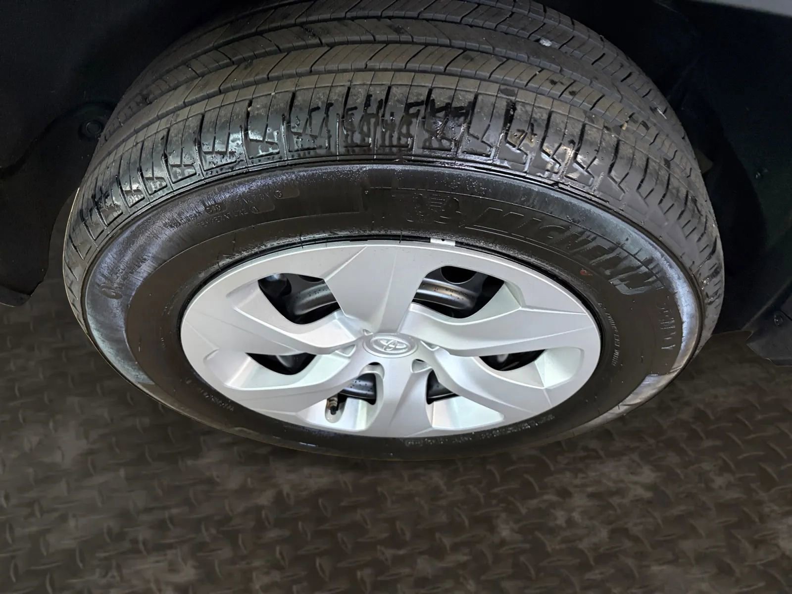 Used 2025 Toyota RAV4 LE image 33