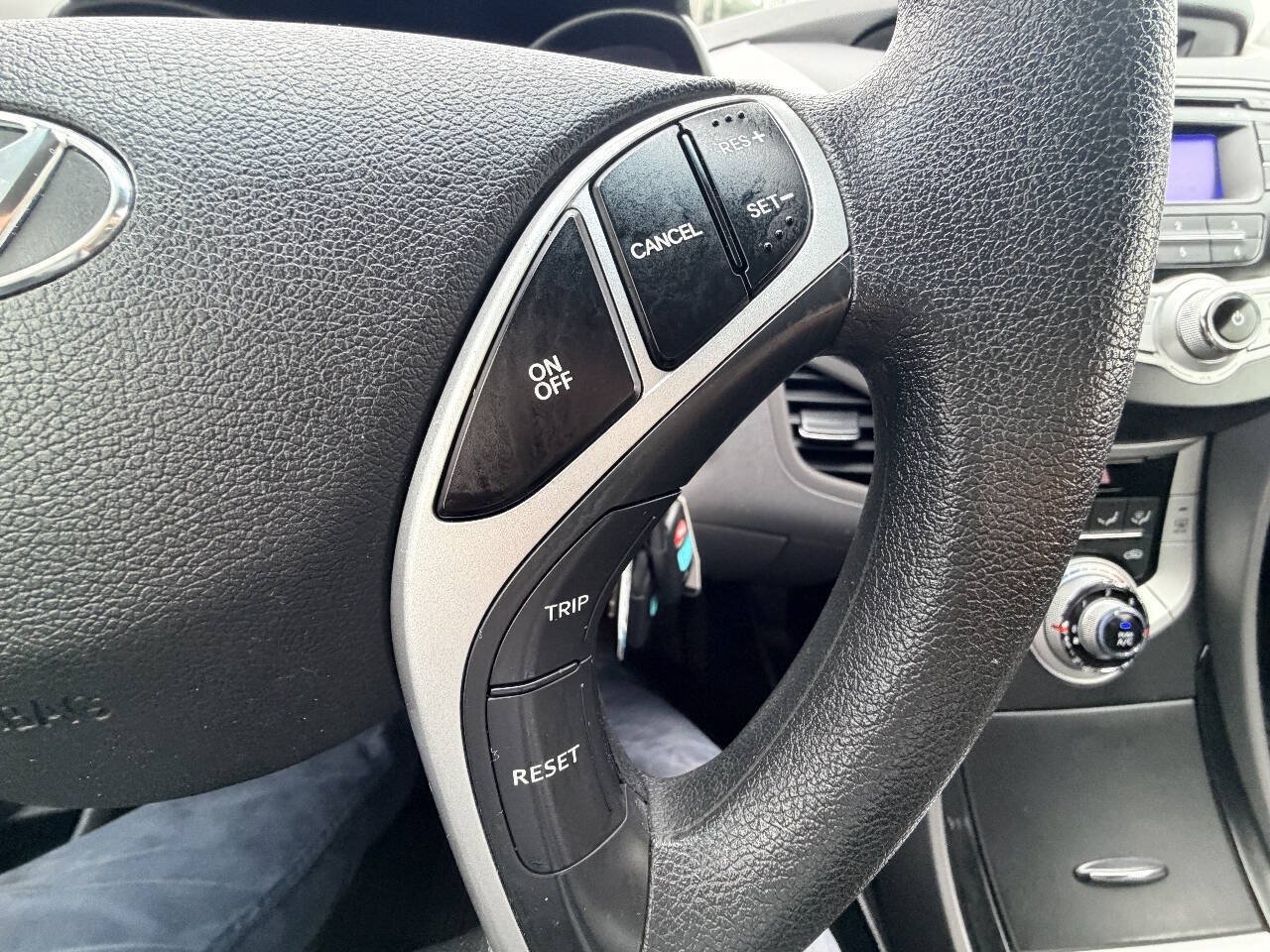 Used 2012 Hyundai Elantra GLS w/ Preferred Pkg 3 FWD image 11