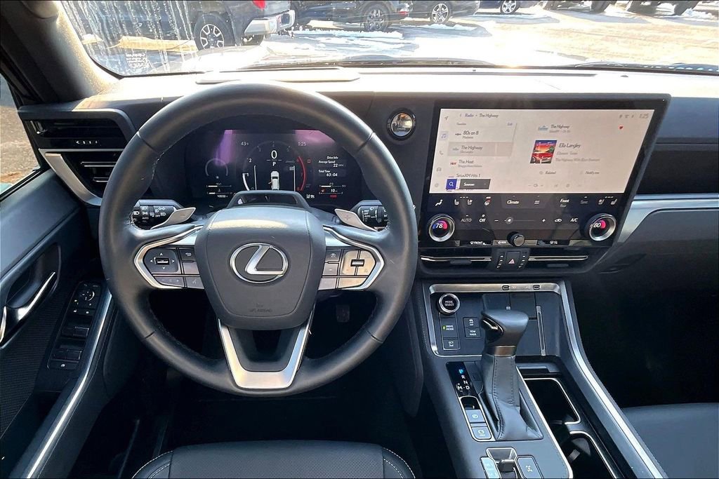 Used 2025 Lexus GX 550 w/ Cold Area Package AWD/4WD image 8