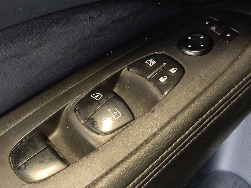 Used 2020 Nissan Pathfinder SV image 27