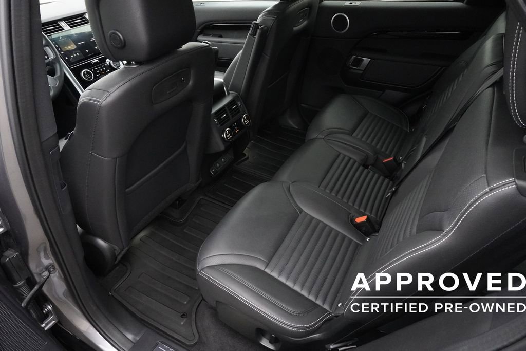Used 2025 Land Rover Discovery S image 29