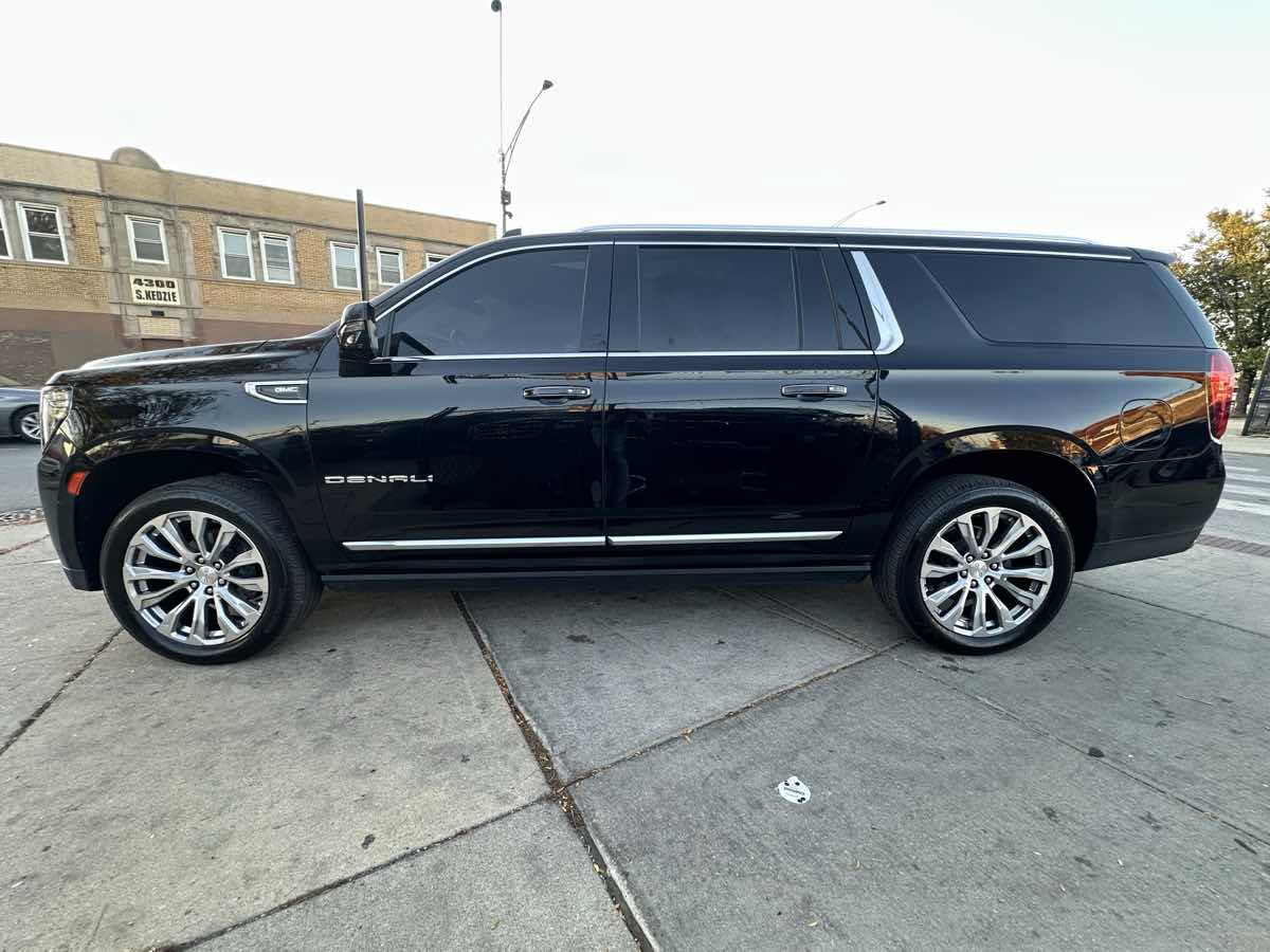 Used 2023 GMC Yukon XL Denali w/ Denali Reserve Package AWD/4WD image 8