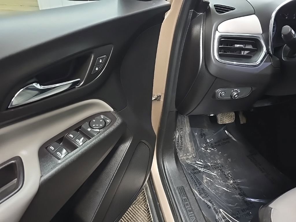 Used 2019 Chevrolet Equinox LS w/ LS Convenience Package image 23