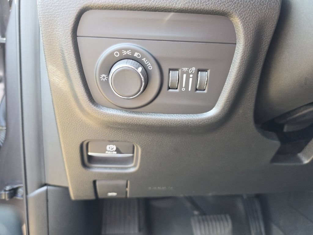 Used 2023 Jeep Grand Cherokee Altitude AWD/4WD image 25