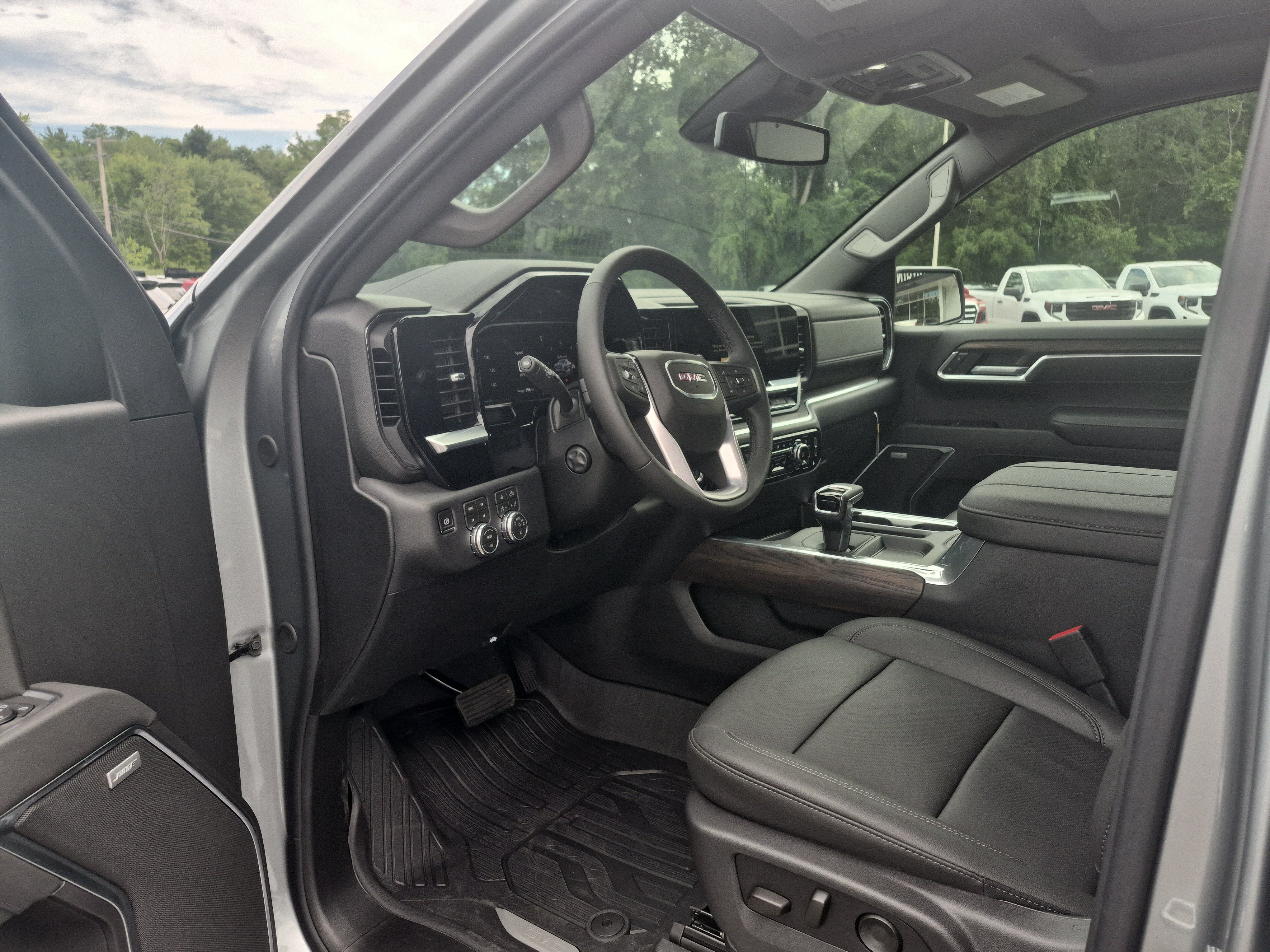 Used 2026 GMC Sierra 1500 SLT w/ SLT Premium Plus Package AWD/4WD image 26