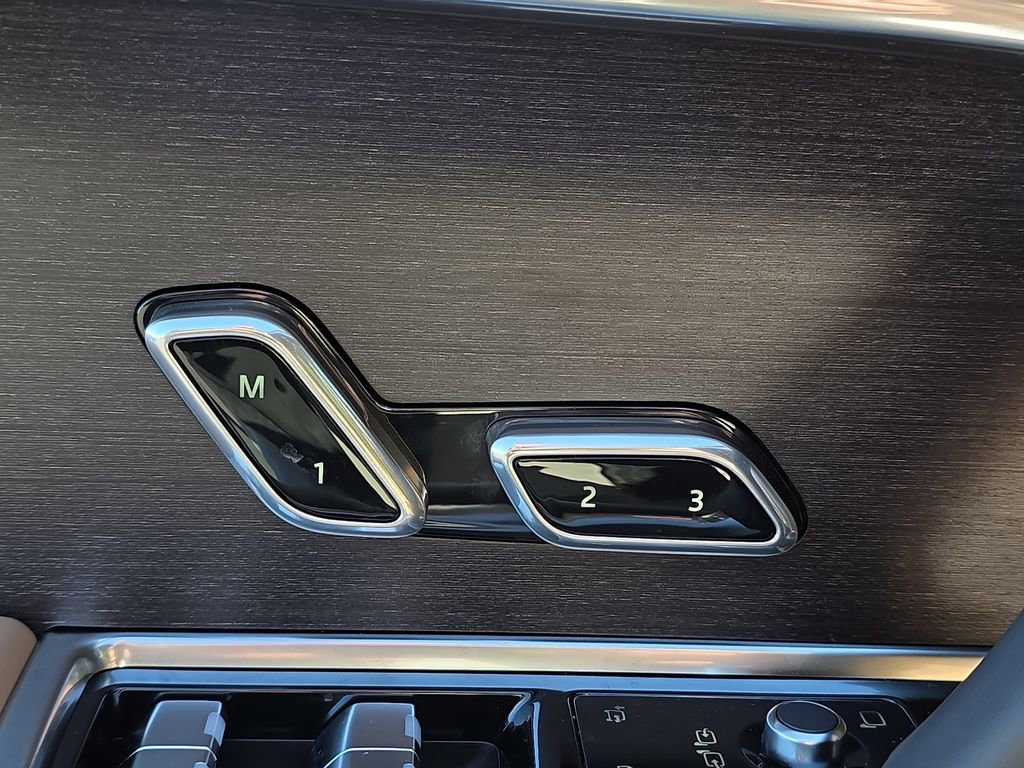 New 2026 Land Rover Range Rover SE image 30