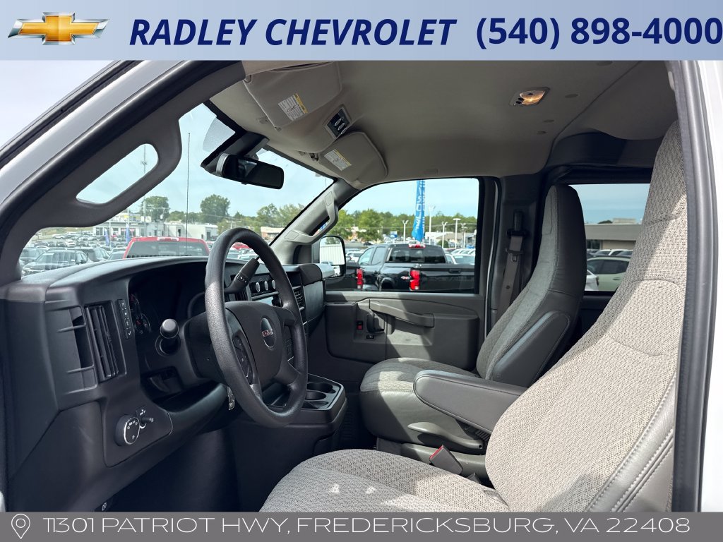 Used 2025 GMC Savana 3500 LT w/ LT Preferred Equipment Group RWD image 3