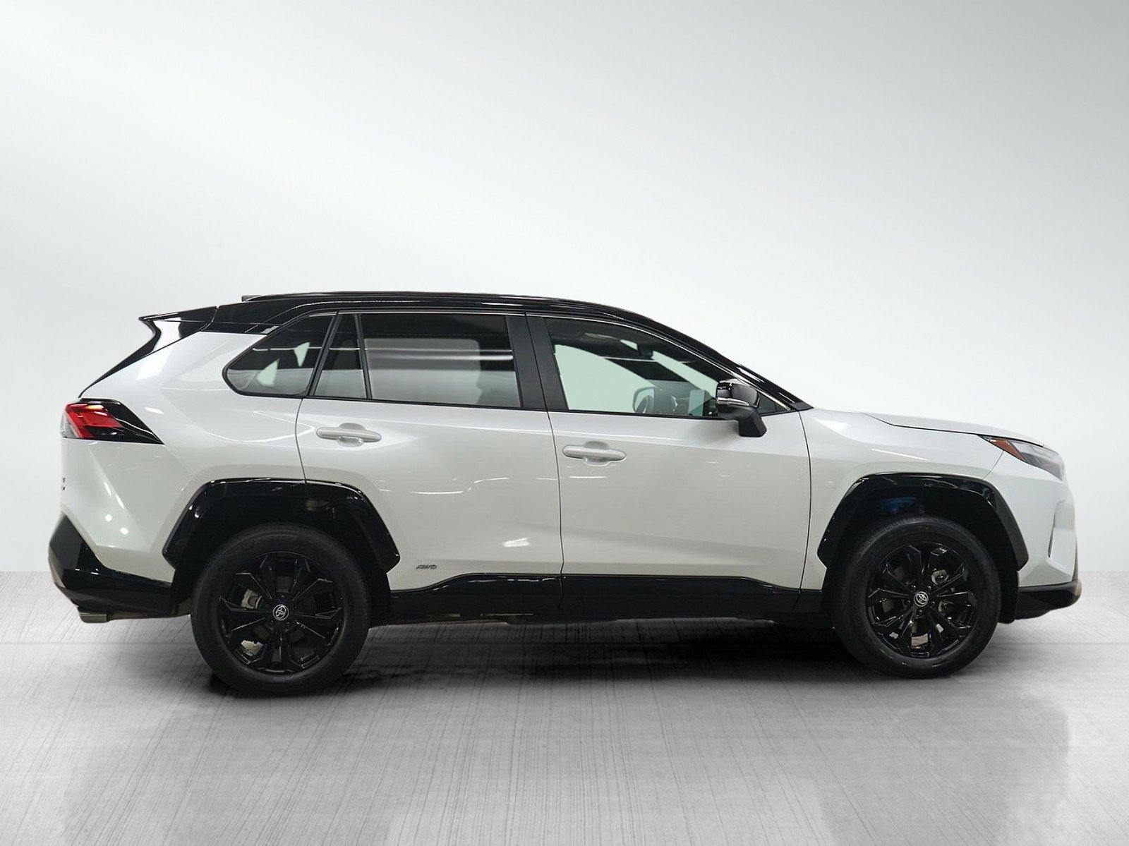 Used 2024 Toyota RAV4 XSE w/ Weather Package AWD/4WD image 6