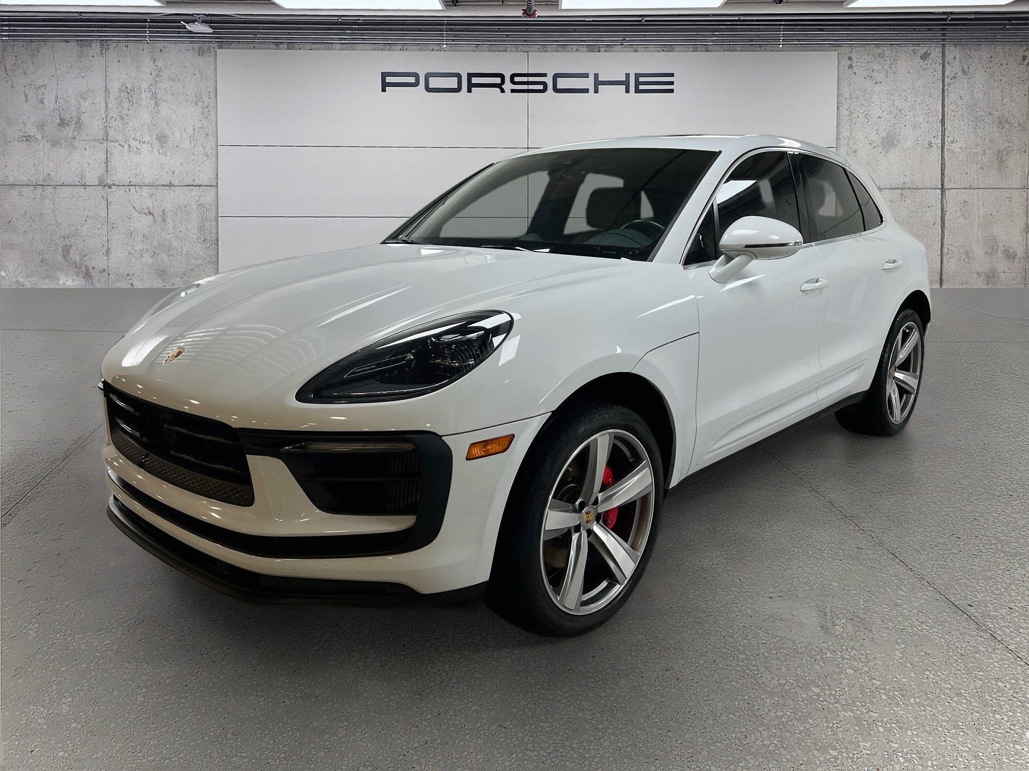 Certified 2023 Porsche Macan S AWD/4WD image 1