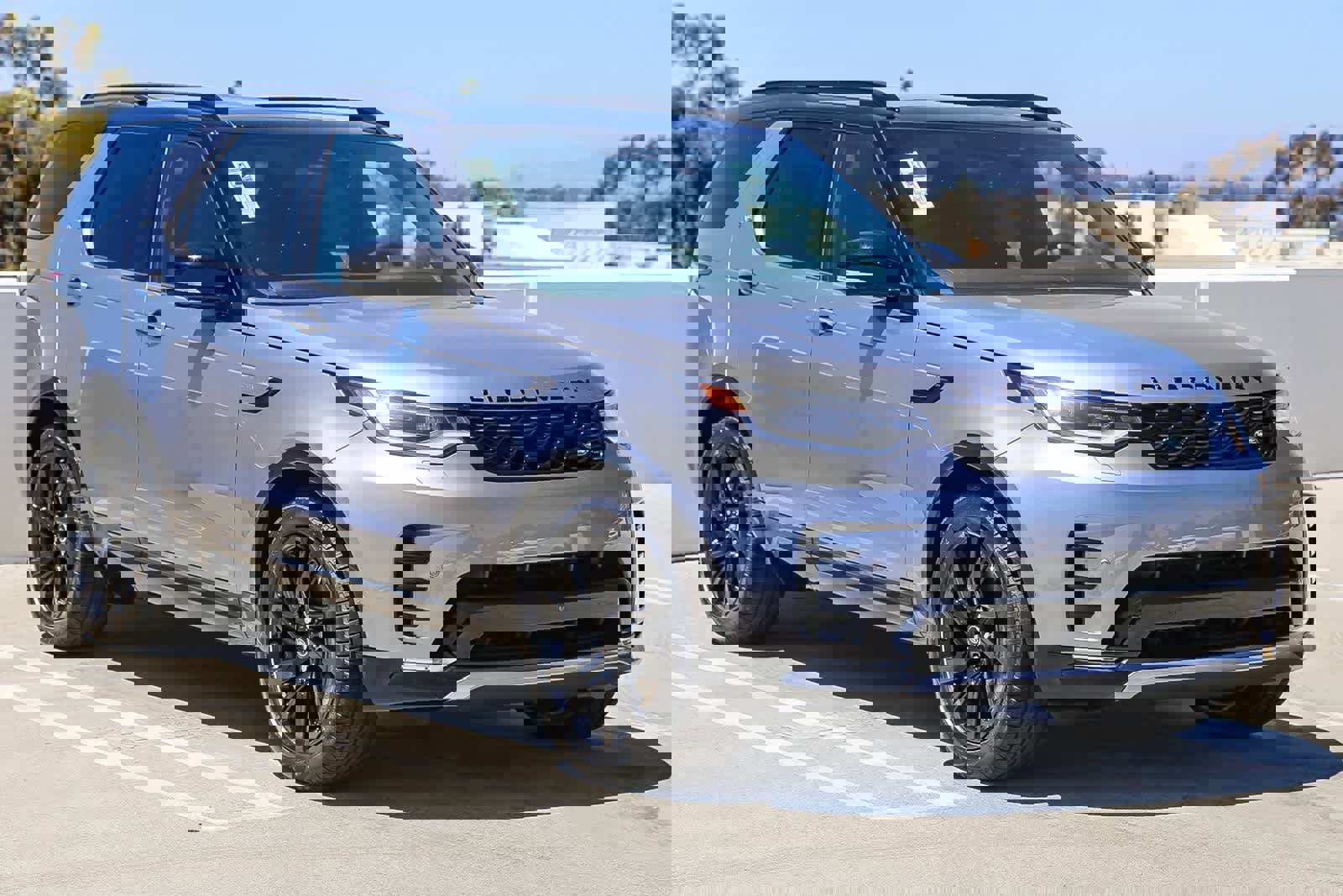 New 2025 Land Rover Discovery Dynamic SE image 3